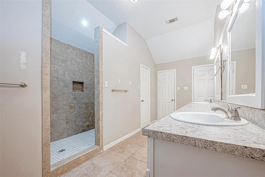 18621 Serenity Loch Drive, Spring, Texas image 32