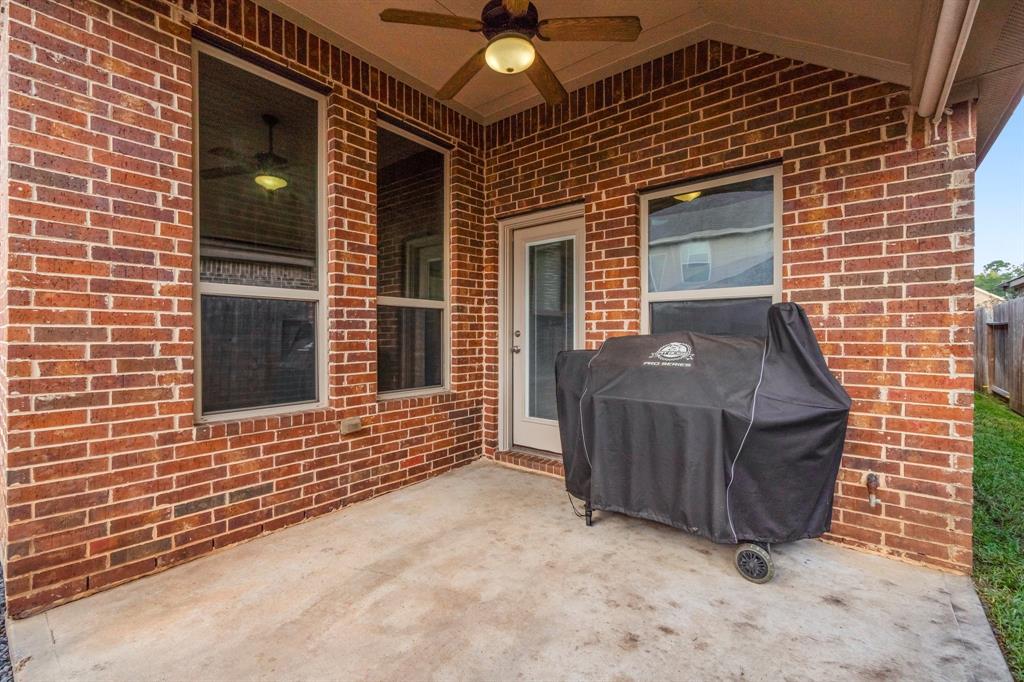 2206 Maple Point Drive, Conroe, Texas image 23