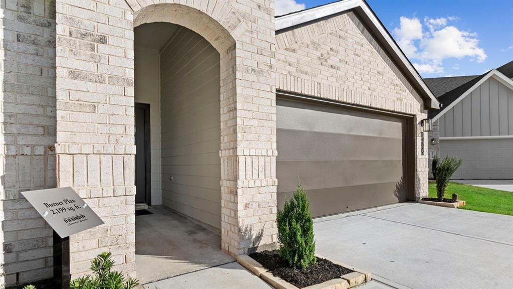 30330 Lighthouse Bluff Lane, Fulshear, Texas image 3