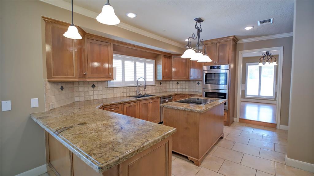 26 Royal Dalton Circle, Conroe, Texas image 6