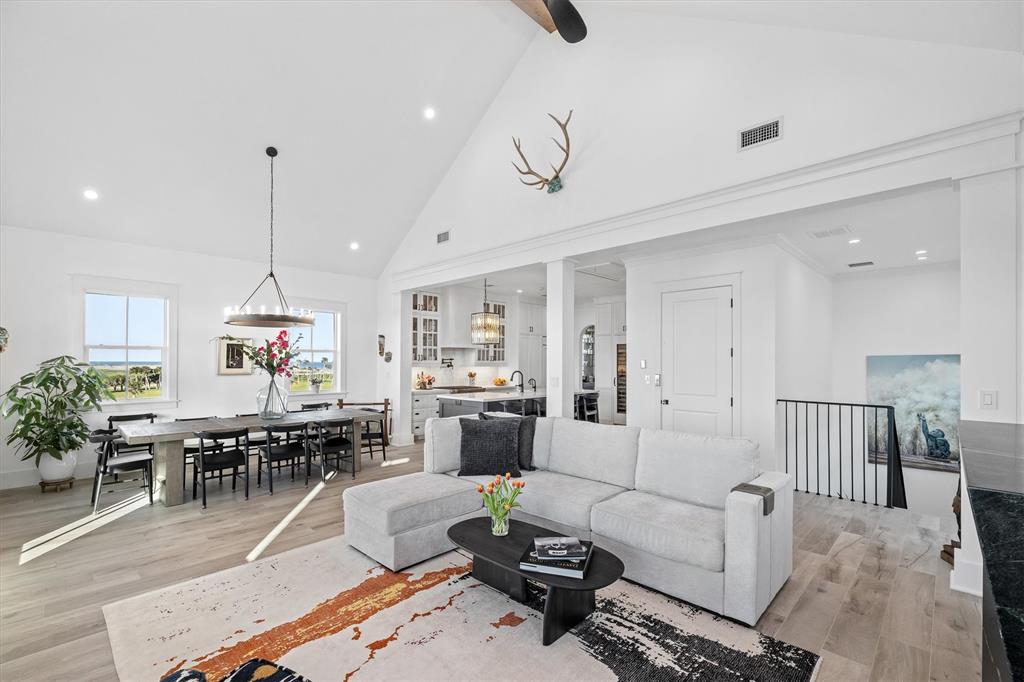 2646 E Seaside Drive, Galveston, Texas image 11