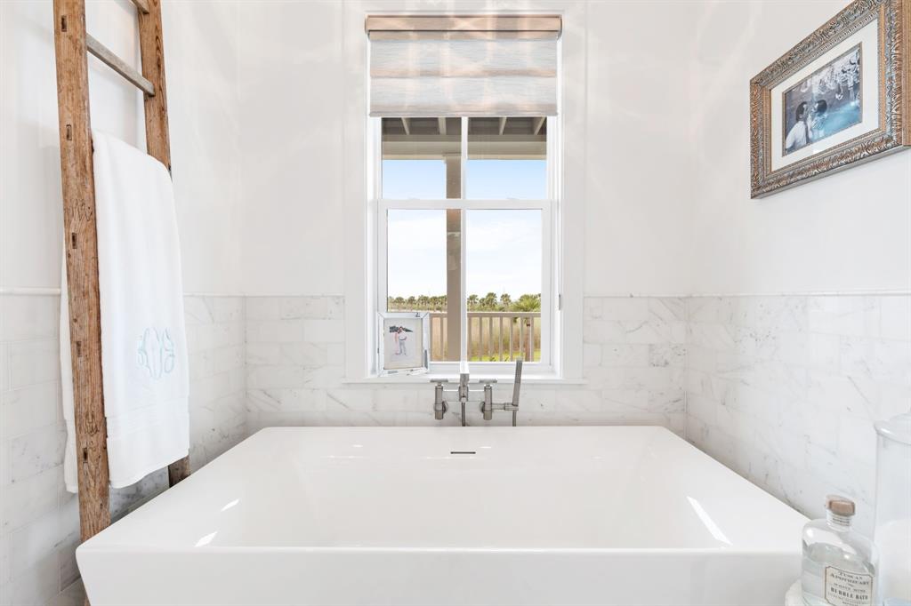 2646 E Seaside Drive, Galveston, Texas image 34