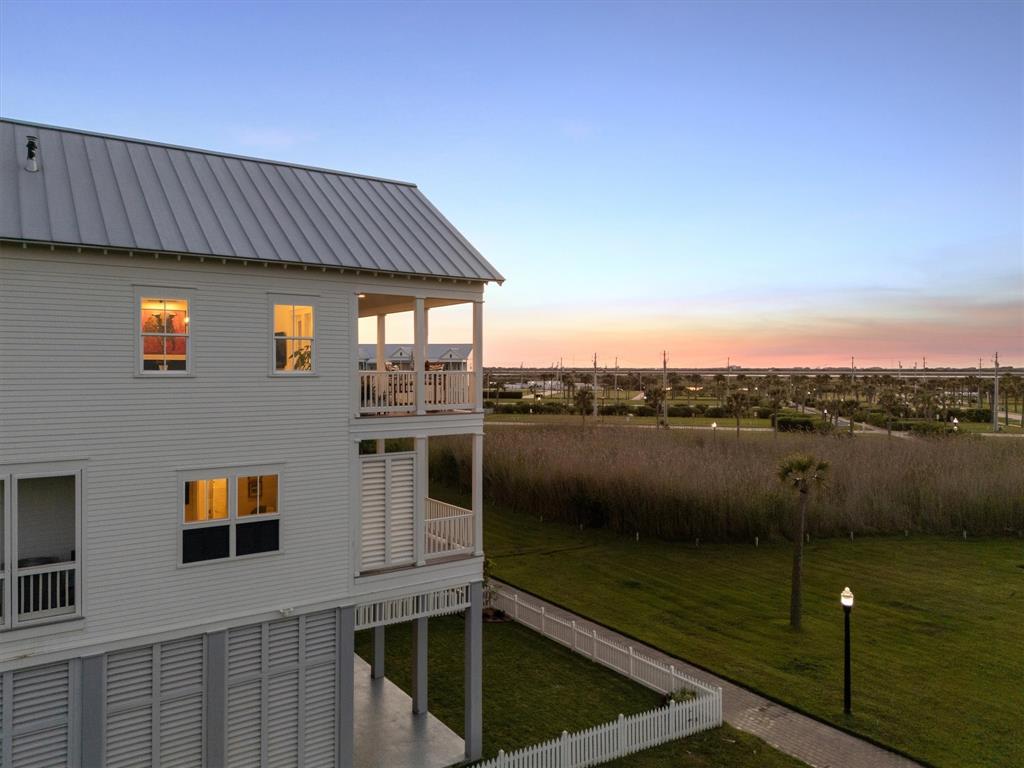2646 E Seaside Drive, Galveston, Texas image 3
