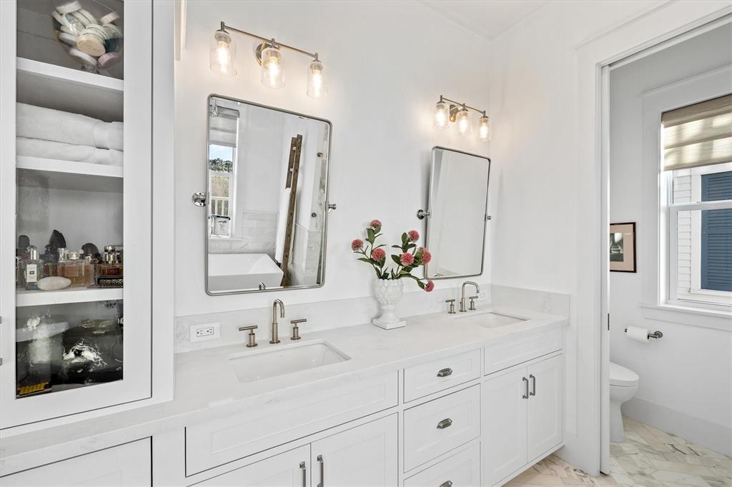 2646 E Seaside Drive, Galveston, Texas image 33
