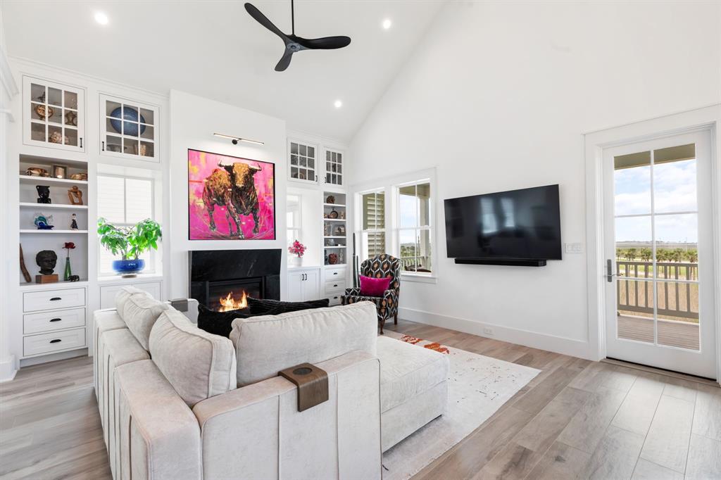 2646 E Seaside Drive, Galveston, Texas image 8