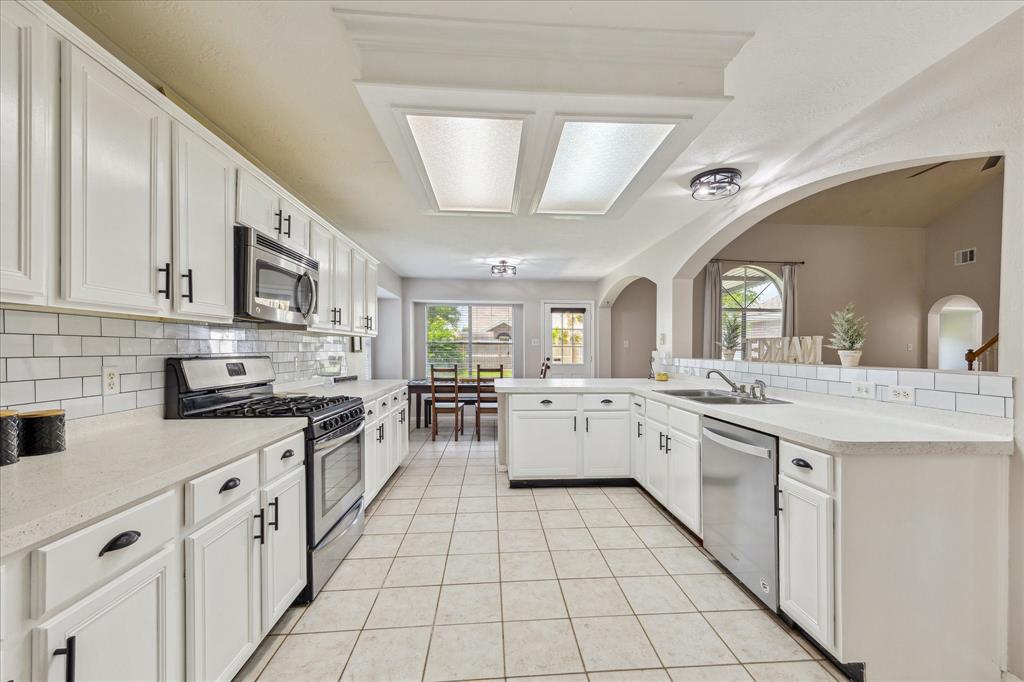 3413 Somerset Lane, Deer Park, Texas image 9