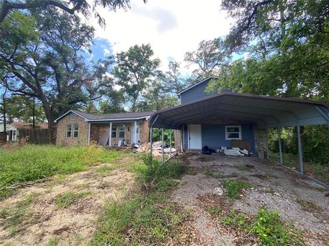 A home in Clute