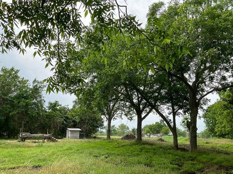 Photo of 845 Washington Street, Oakland, TX 78951 (MLS # 26462661) Photo of 845 Washington Street, Oakland, TX 78951 (MLS # 26462661)