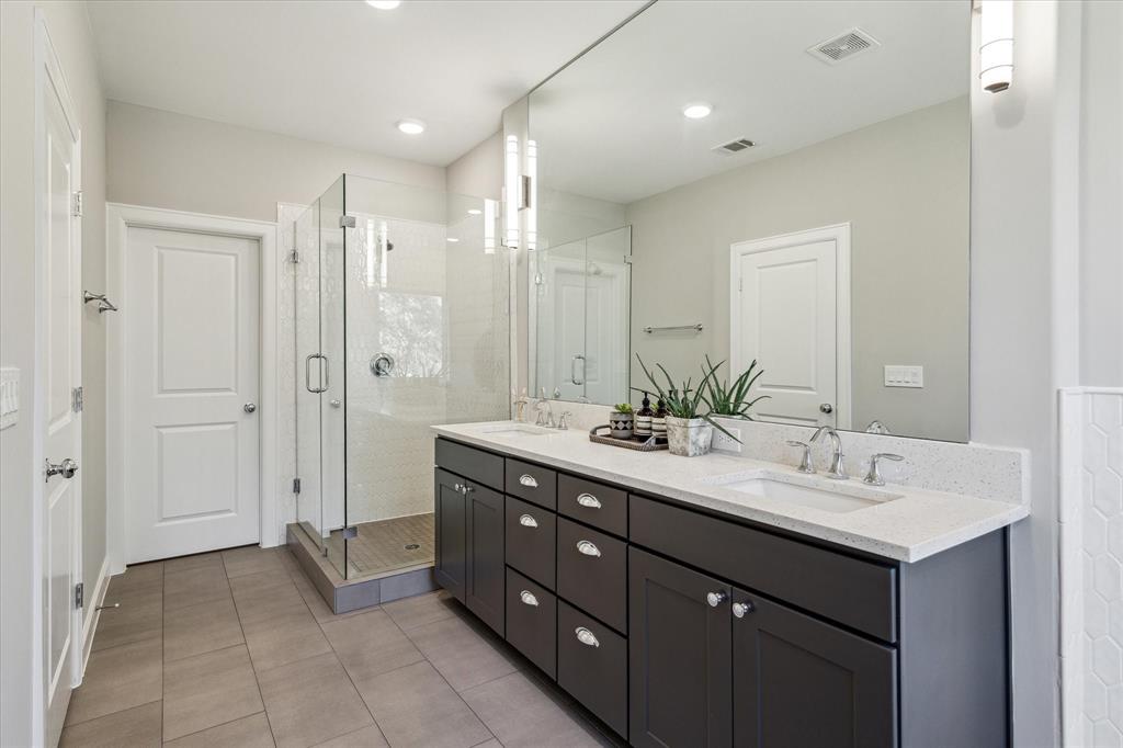 5221 Amber Sunrise Drive, Houston, Texas image 11