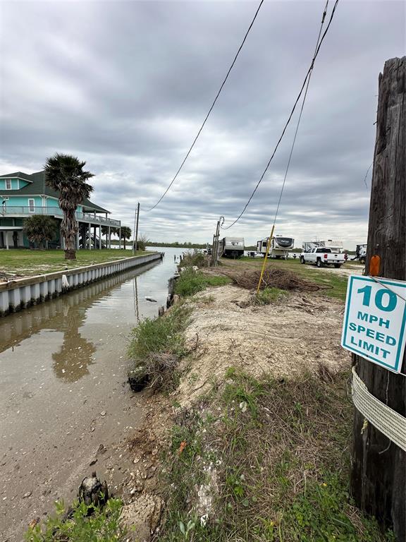 1330 Resort Road, Crystal Beach, Texas image 4
