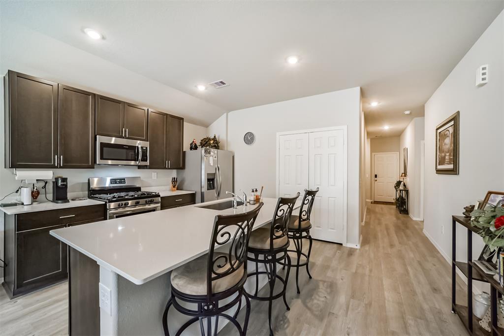 2106 Twisted Cedar Court, Conroe, Texas image 6