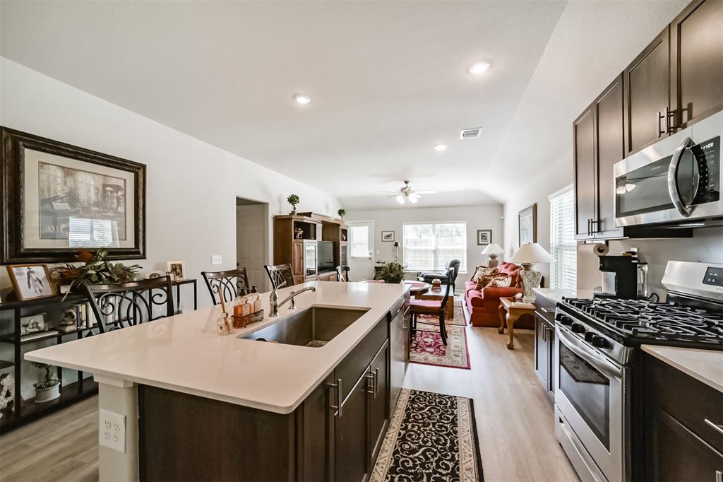 2106 Twisted Cedar Court, Conroe, Texas image 7