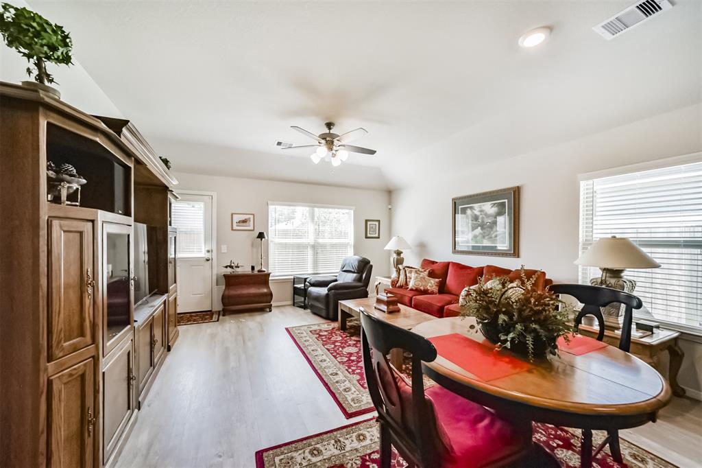 2106 Twisted Cedar Court, Conroe, Texas image 12