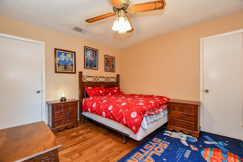 3915 Pleasant Valley Drive, Missouri City, Texas image 24