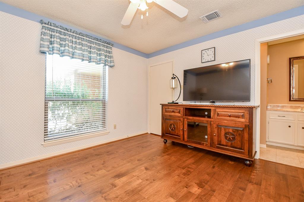 3915 Pleasant Valley Drive, Missouri City, Texas image 29