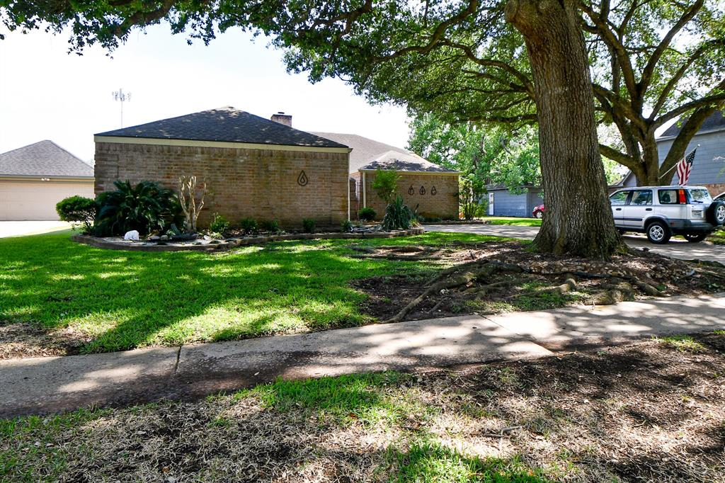 3915 Pleasant Valley Drive, Missouri City, Texas image 2