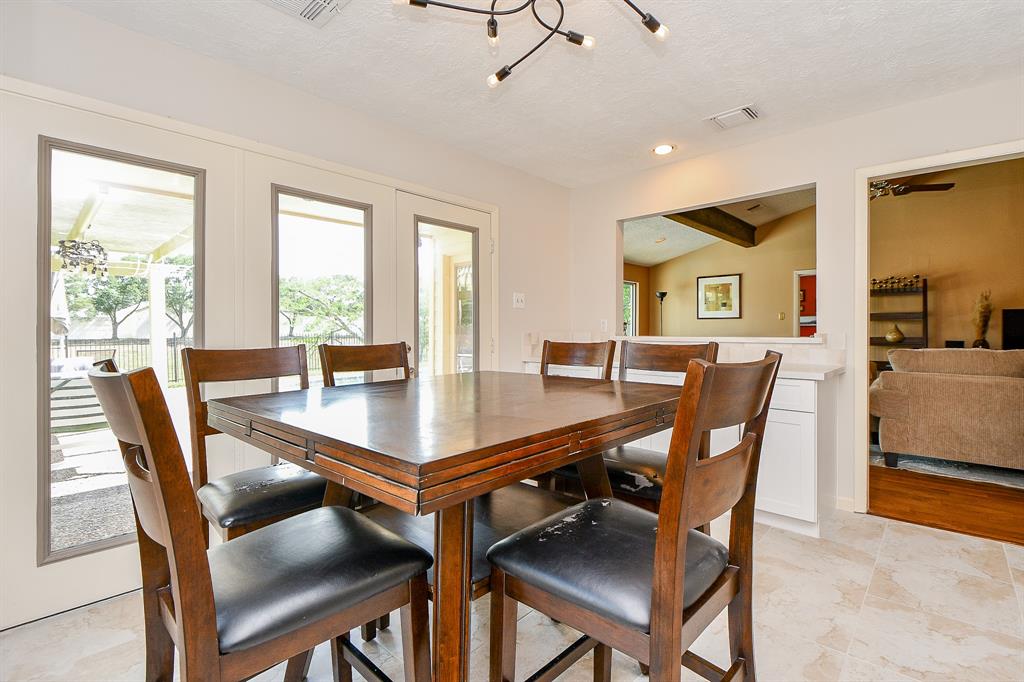 3915 Pleasant Valley Drive, Missouri City, Texas image 12