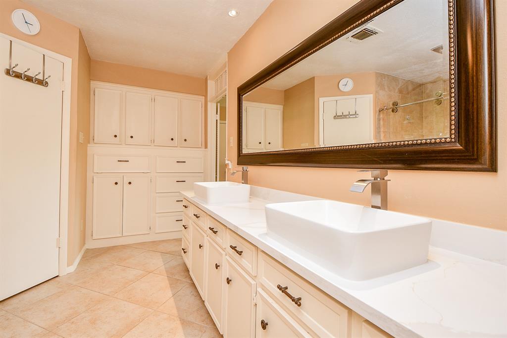 3915 Pleasant Valley Drive, Missouri City, Texas image 21