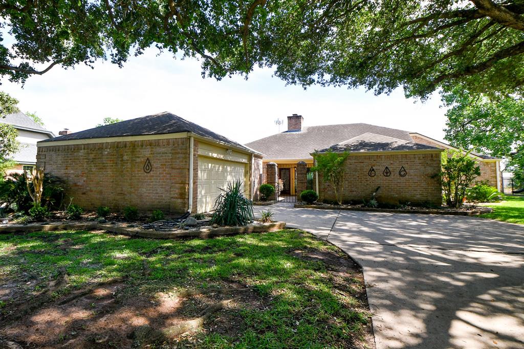 3915 Pleasant Valley Drive, Missouri City, Texas image 1