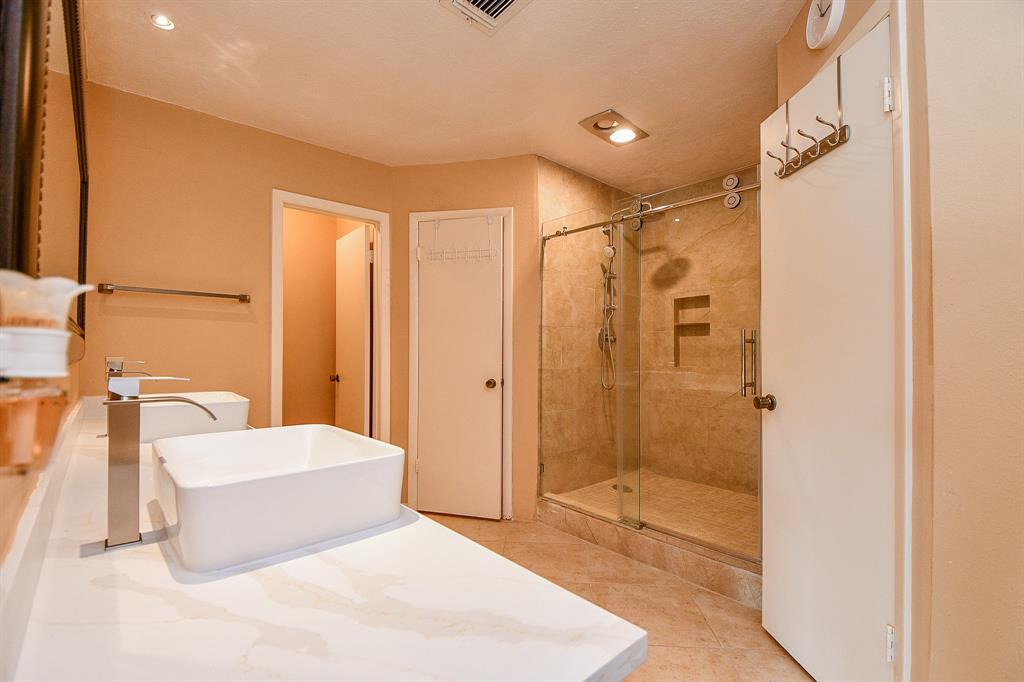 3915 Pleasant Valley Drive, Missouri City, Texas image 20
