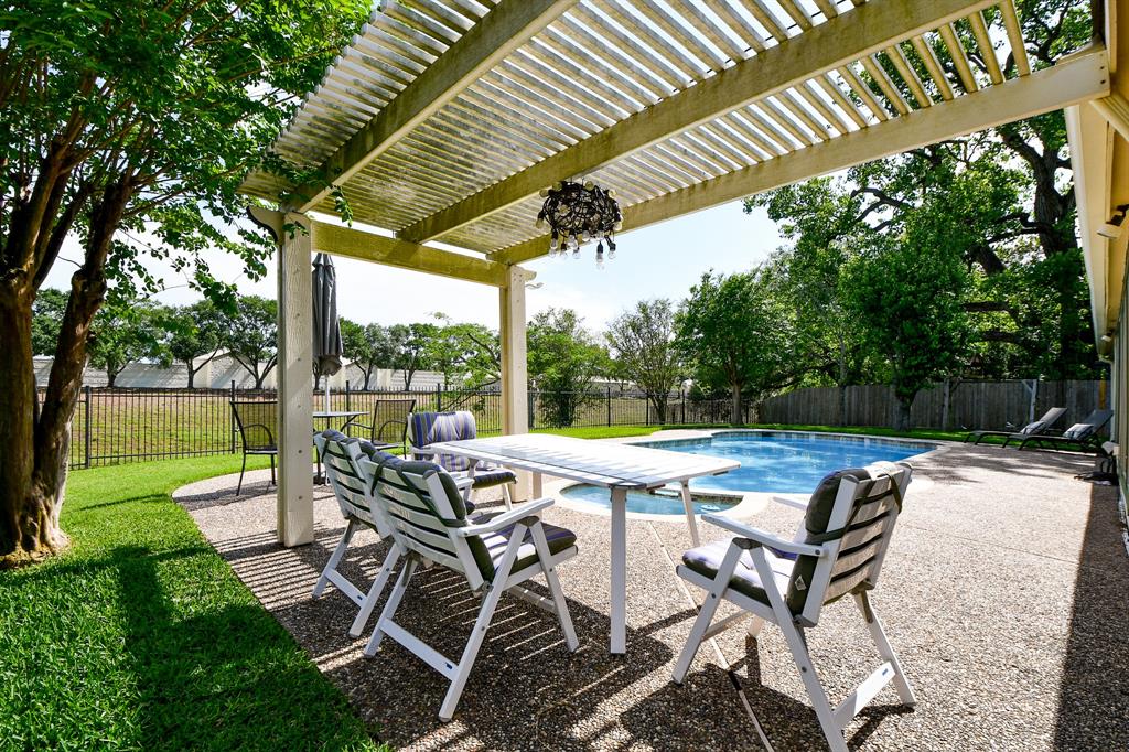 3915 Pleasant Valley Drive, Missouri City, Texas image 30
