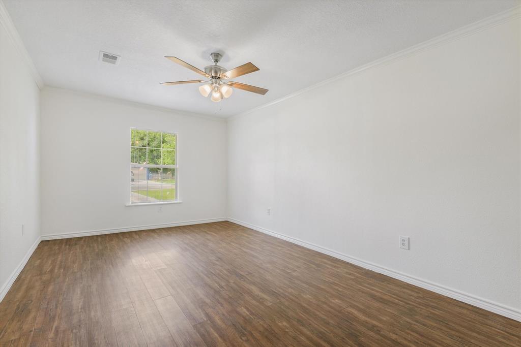 310 Highland Drive, Hitchcock, Texas image 11