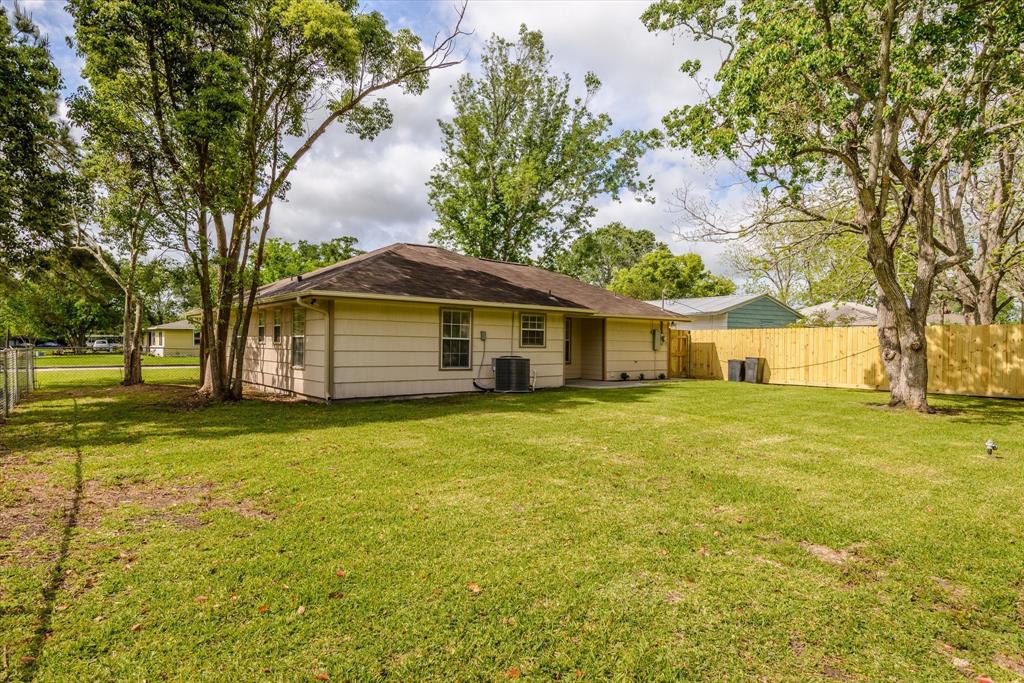 310 Highland Drive, Hitchcock, Texas image 24
