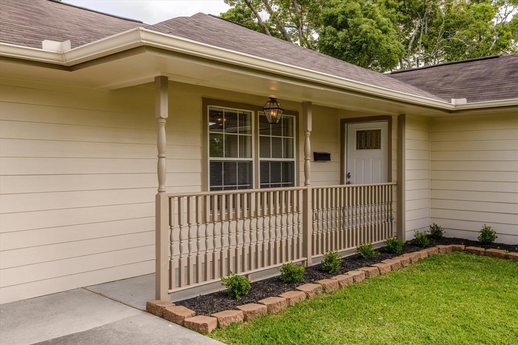 310 Highland Drive, Hitchcock, Texas image 4