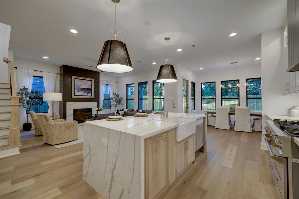 1349 Chantilly Lane, Houston, Texas image 7