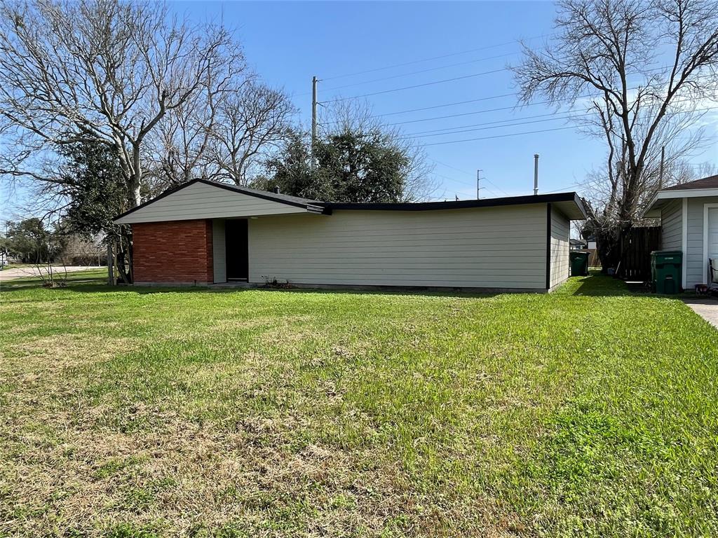 301 Elaine St St, La Marque, Texas image 2