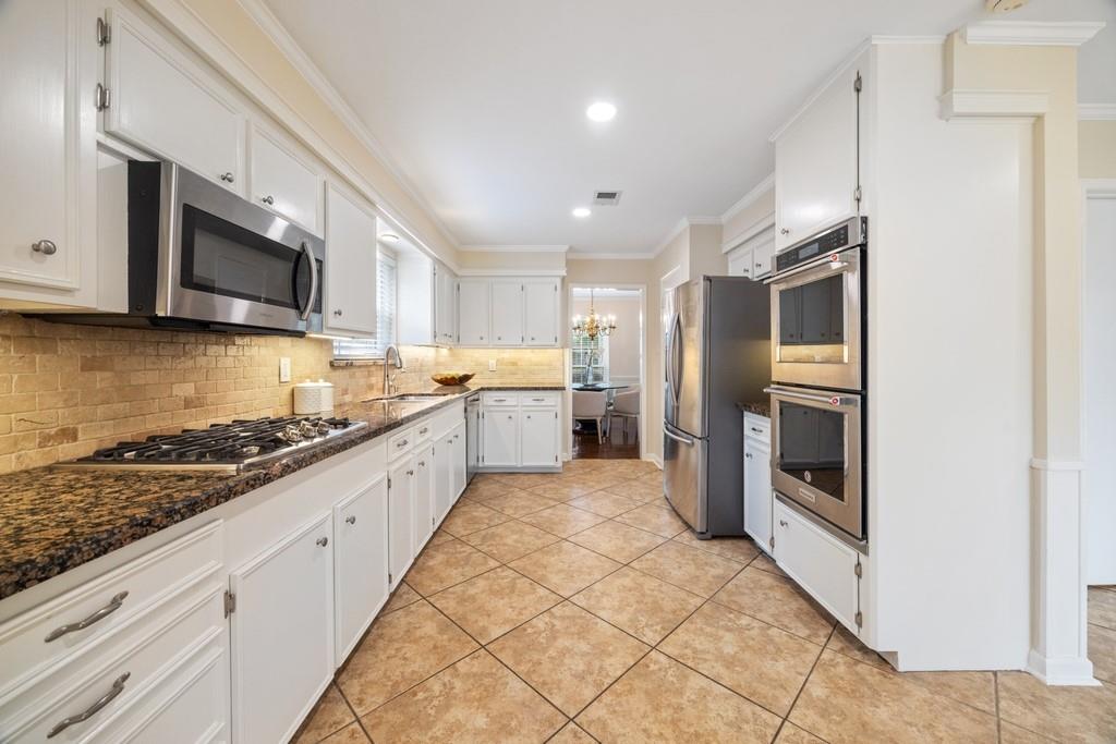 827 Greenbelt Drive, Houston, Texas image 6