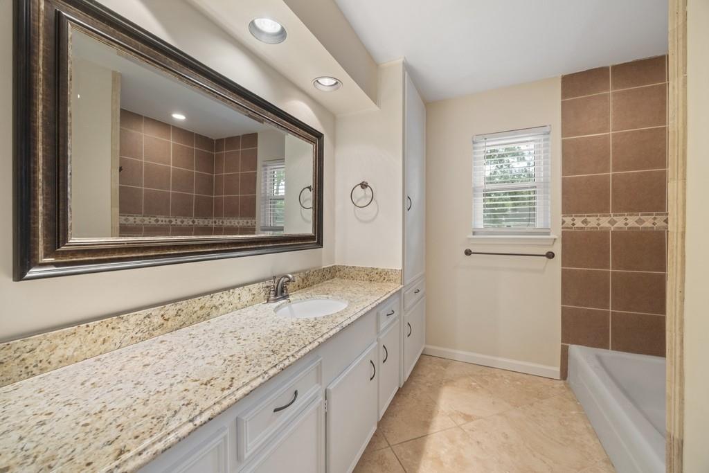 827 Greenbelt Drive, Houston, Texas image 16