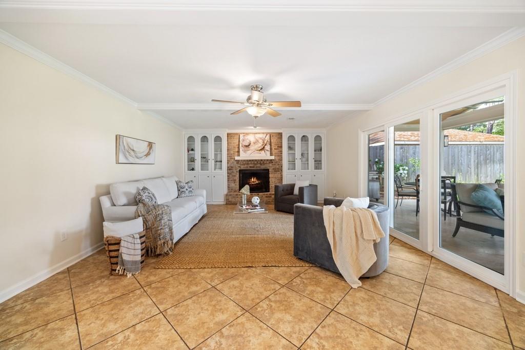 827 Greenbelt Drive, Houston, Texas image 3