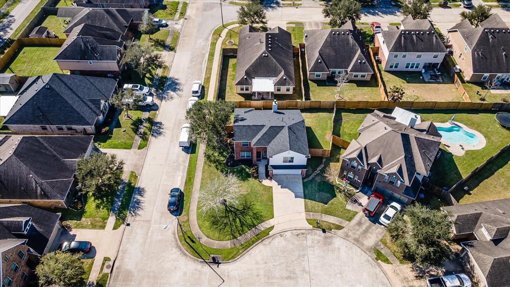 1801 Autumn Pond Circle, Alvin, Texas image 1