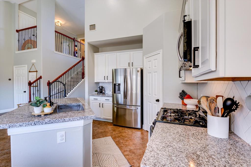 1801 Autumn Pond Circle, Alvin, Texas image 11