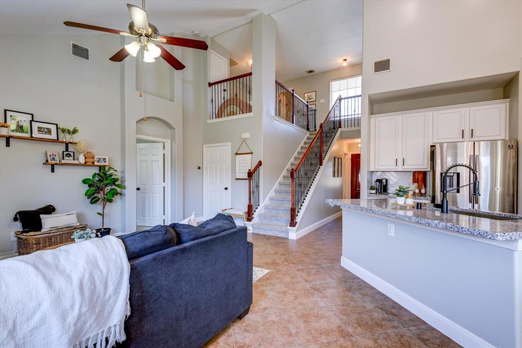 1801 Autumn Pond Circle, Alvin, Texas image 6