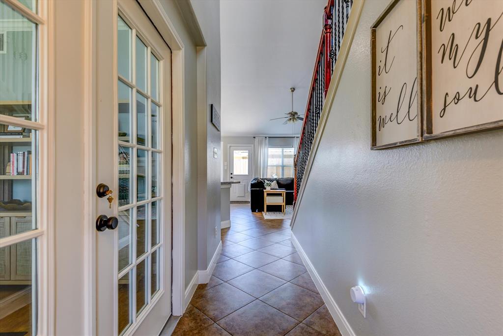 1801 Autumn Pond Circle, Alvin, Texas image 8