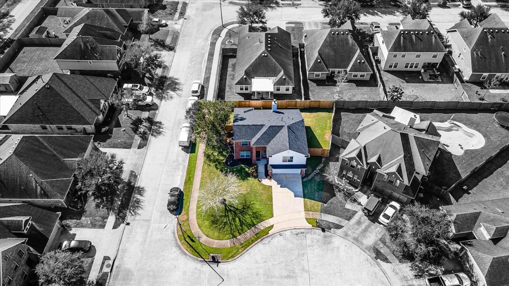 1801 Autumn Pond Circle, Alvin, Texas image 2