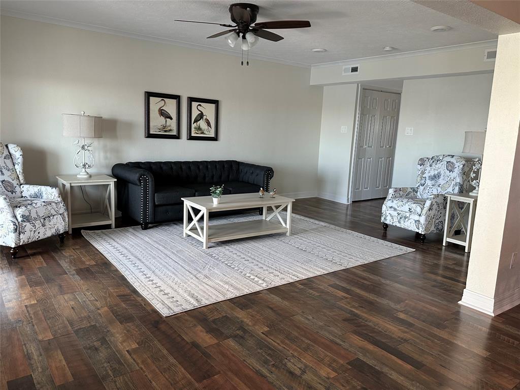 560 Pleasure Island Boulevard 210-211