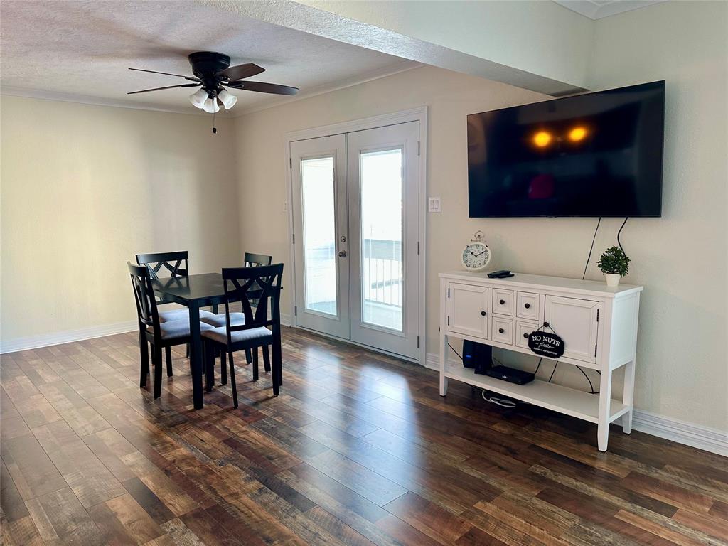 560 Pleasure Island Boulevard 210-211
