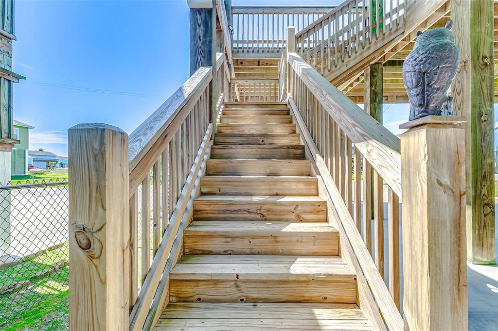 978 Seadrift Drive, Crystal Beach, Texas image 8
