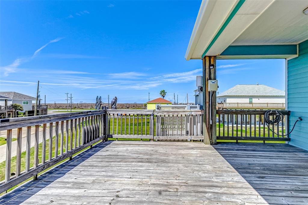 978 Seadrift Drive, Crystal Beach, Texas image 11