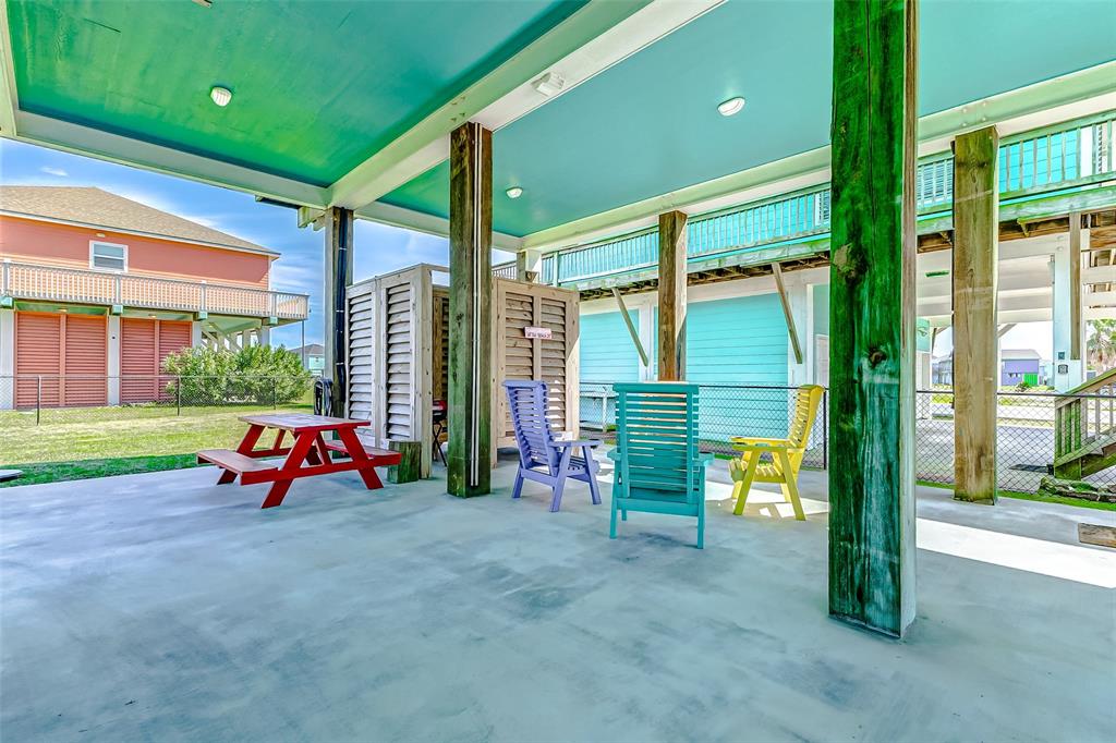 978 Seadrift Drive, Crystal Beach, Texas image 5