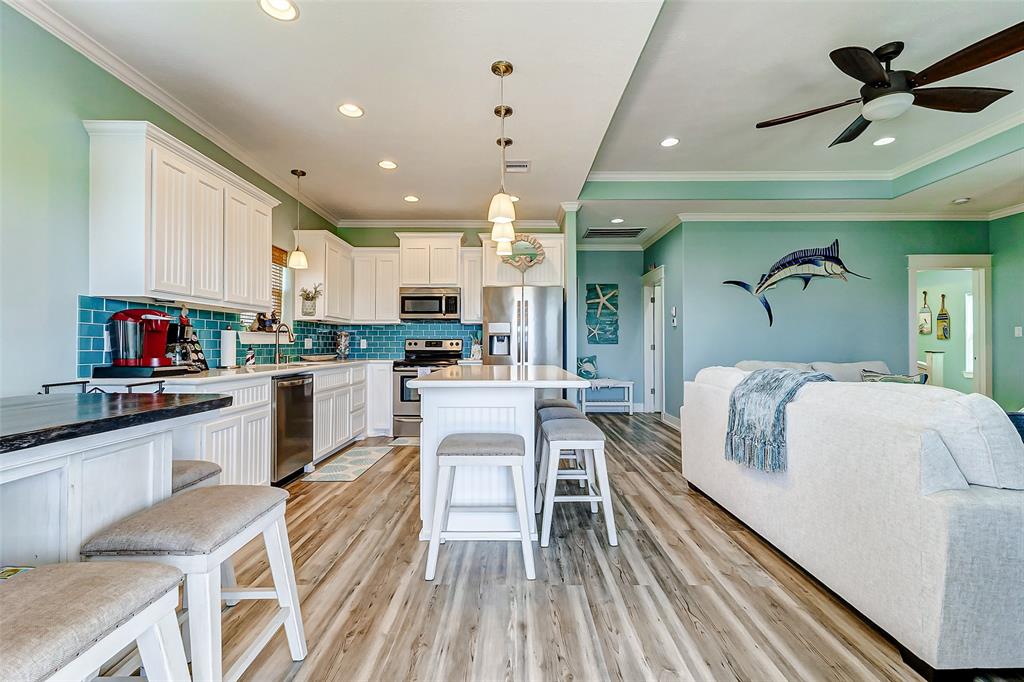 978 Seadrift Drive, Crystal Beach, Texas image 13