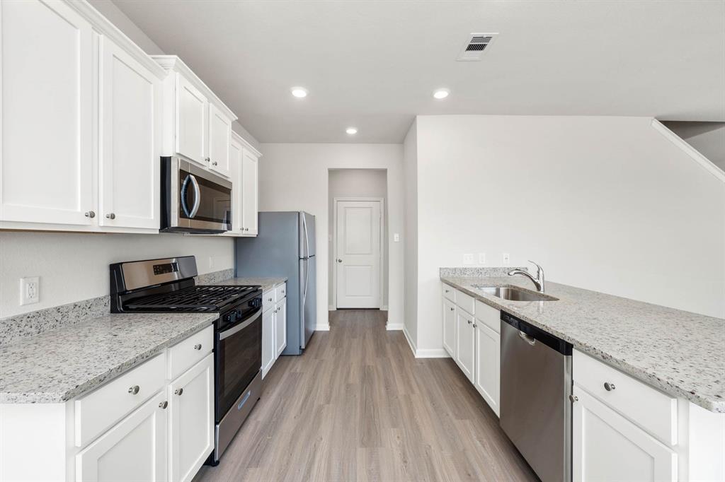 8119 Sunberry Shadow Drive, Houston, Texas image 2