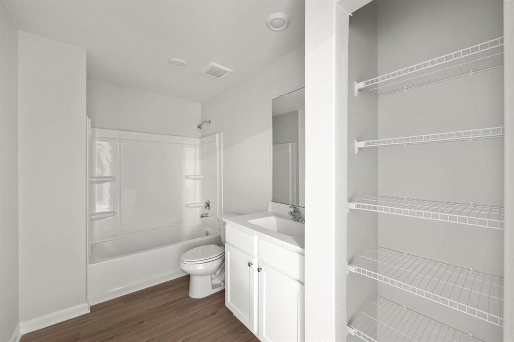 8119 Sunberry Shadow Drive, Houston, Texas image 8