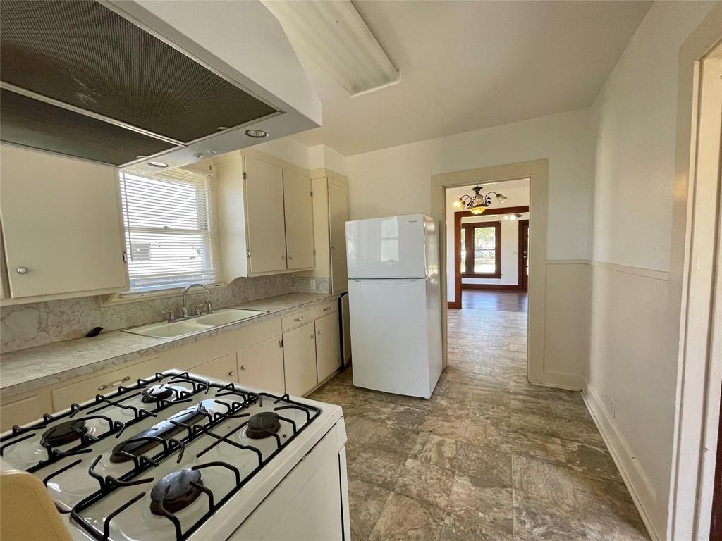 611 Fahrenthold Street, El Campo, Texas image 9