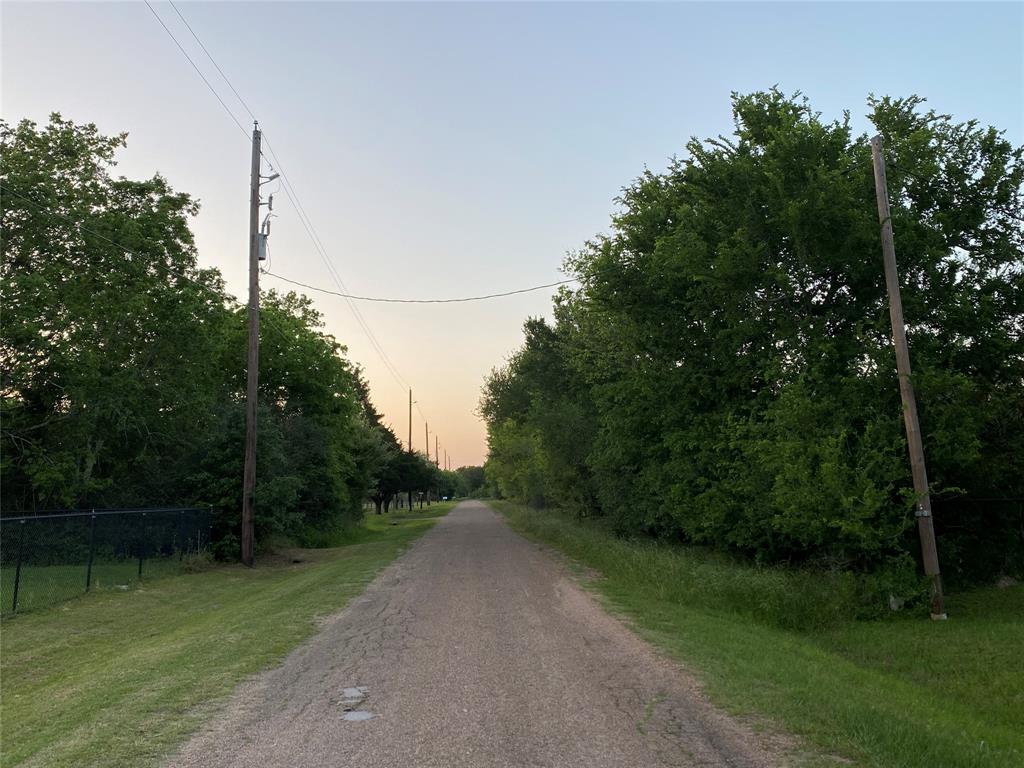 Columbus Road, Wallis, Texas image 6