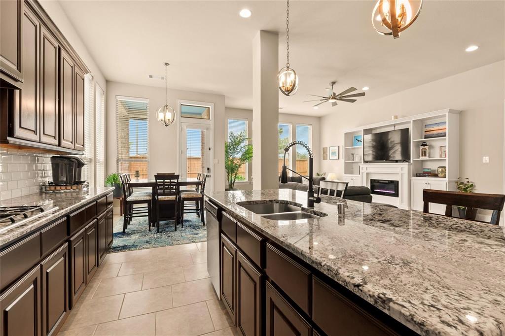 736 Mayhill Ridge Lane, League City, Texas image 8