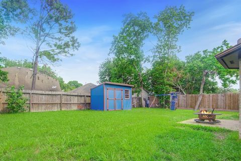 Single Family Residence in Dickinson TX 5609 Chisholm Trail 24.jpg